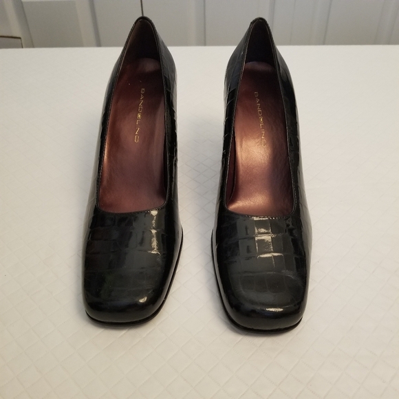 Bandolino Womens Heels Black Embossed Patten Leather  Size 7.5M - Picture 1 of 11